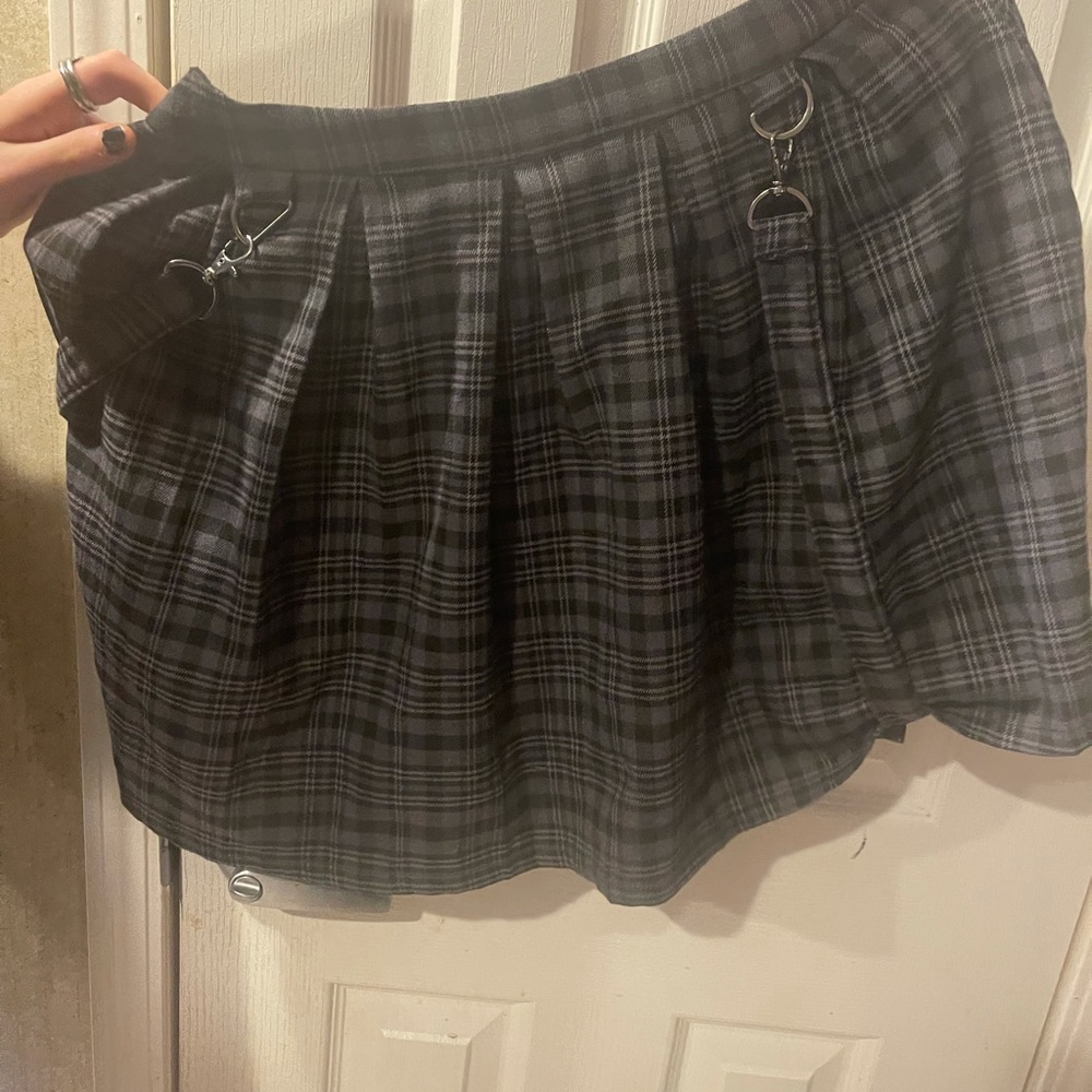 Black and grey plaid suspended skirt